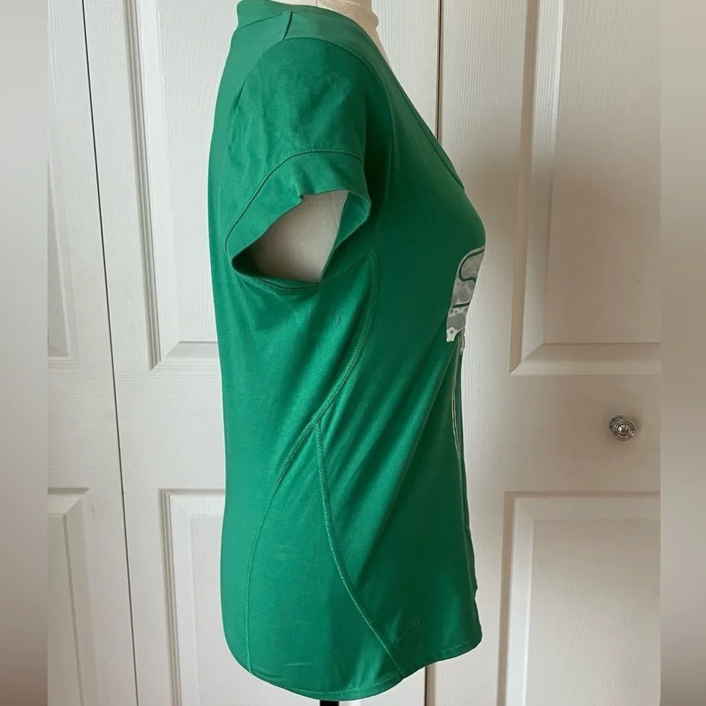 Nike FIT Studio Classic Boat Neck Green T-shirt Size M